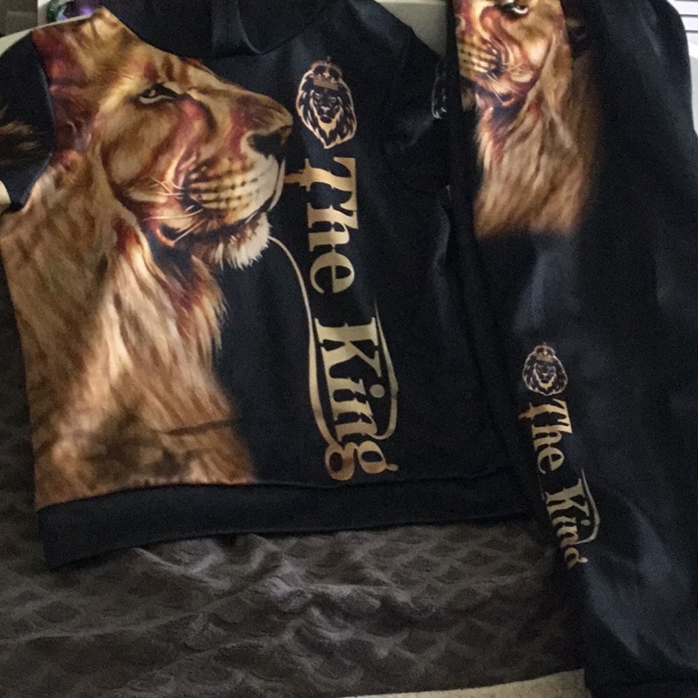 The King Lion Graphic Black Pullover Sweatshirt